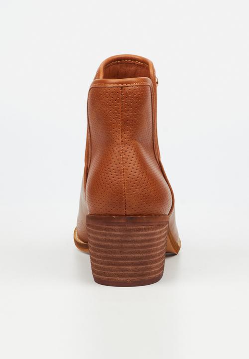 Miss Black - Cooper 2 v-cut cuban ankle boot - tan