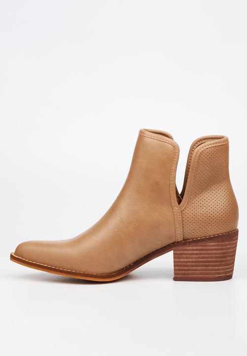 Miss Black - Cooper 2 v-cut cuban ankle boot - taupe