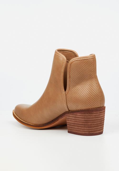 Miss Black - Cooper 2 v-cut cuban ankle boot - taupe