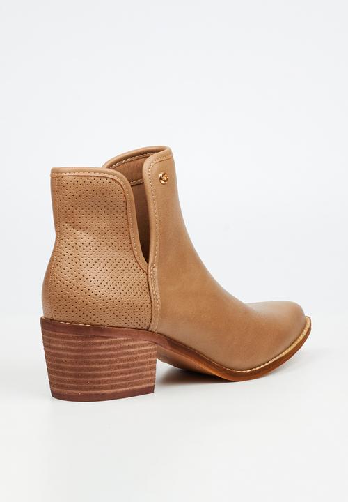 Miss Black - Cooper 2 v-cut cuban ankle boot - taupe