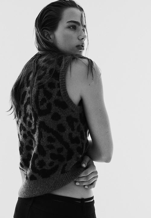 H&M - Jacquard-knit sweater vest - dark grey/leopard print 