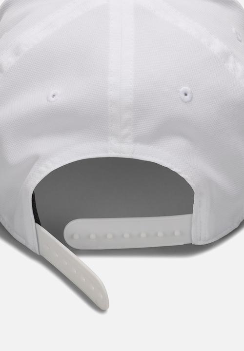 Nike - Nike Club Structured Swoosh Cap - White