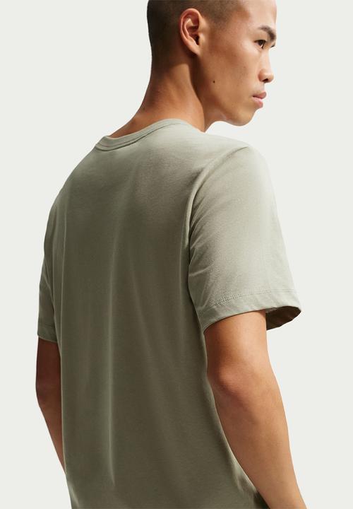 Nike - NSW Cafe Swoosh Mug Tee - Khaki Army Green