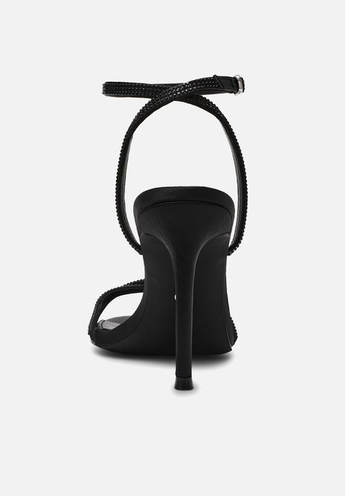Steve Madden - Jypsey-cnr heel - blk satin