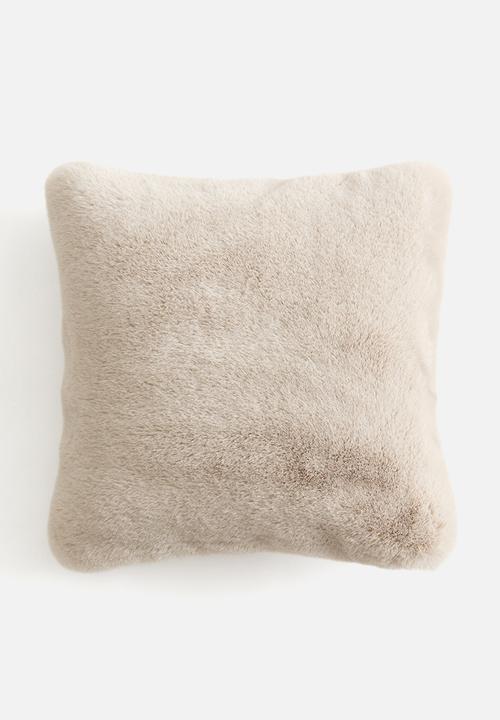 Fluffy cushion cover - light beige