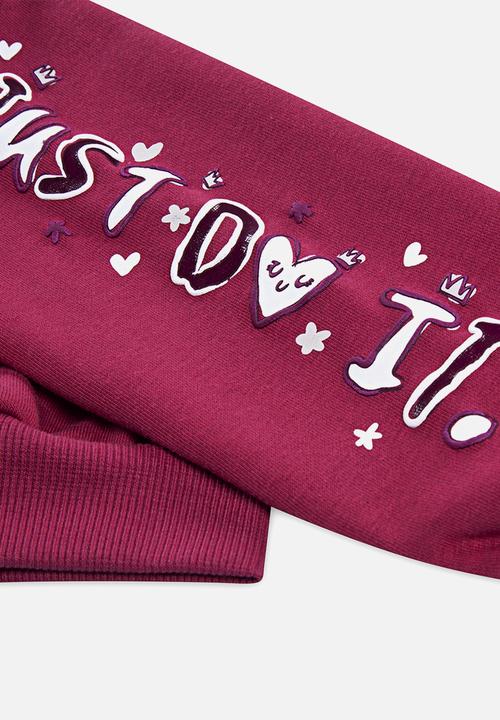 Nike - Nike essentials fleece hoodie - sweet beet