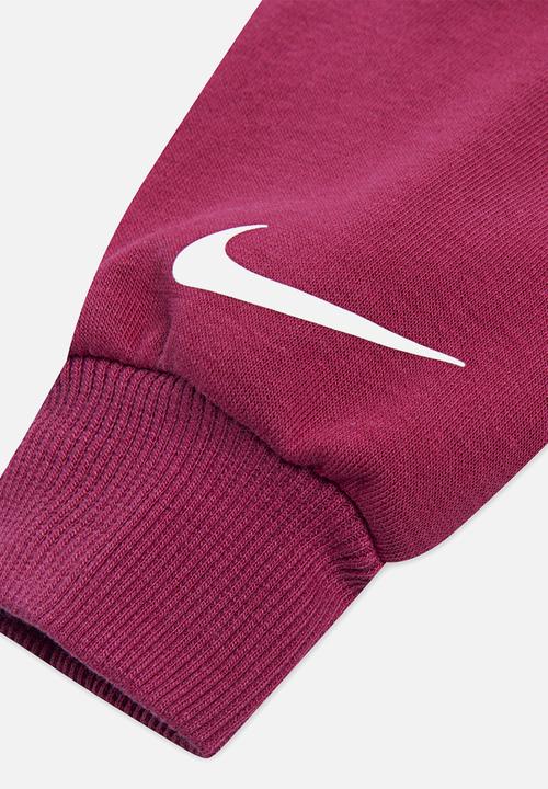 Nike - Nike essentials fleece hoodie - sweet beet