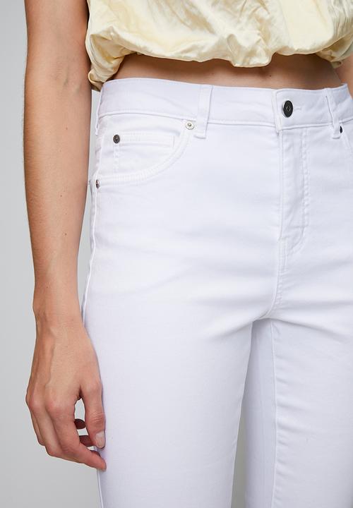 Izabel London - Mid Waist 5 Pocket Crop Length Overdye Jean With Side Slit - White