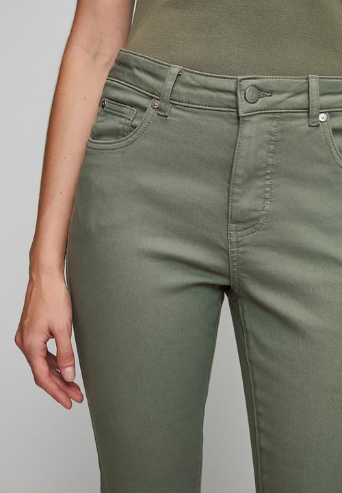 Izabel London - Mid Waist 5 Pocket Crop Length Overdye Jean With Side Slit - Khaki