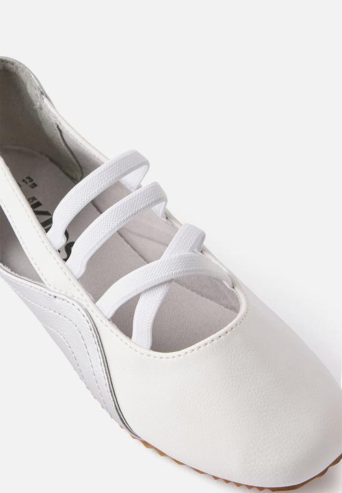 Cotton On - Spencer Sporty Flats -  White/Silver