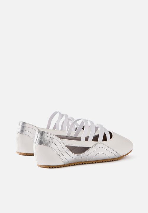 Cotton On - Spencer Sporty Flats -  White/Silver