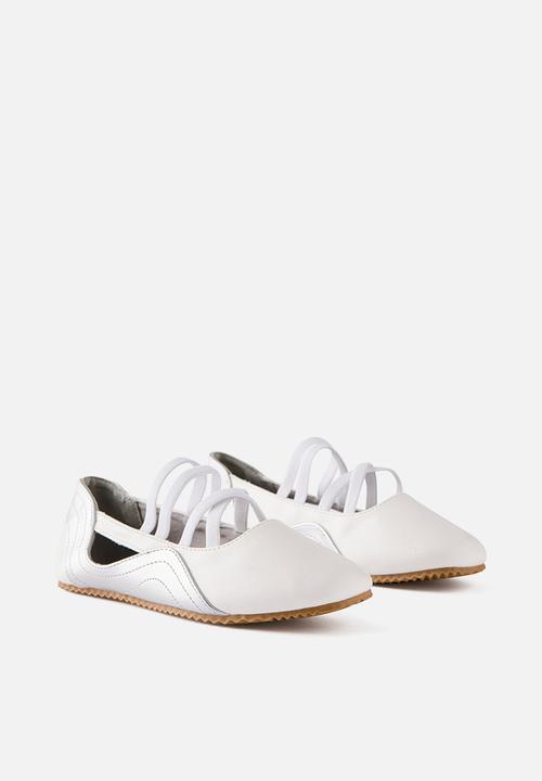 Cotton On - Spencer Sporty Flats -  White/Silver