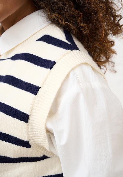 Me&B - Knitwear Vest with Heart Buttons - Navy Stripe