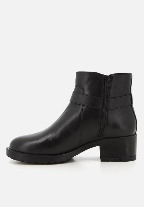 Hush Puppies - Hazel leather boot - black