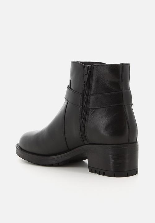 Hush Puppies - Hazel leather boot - black