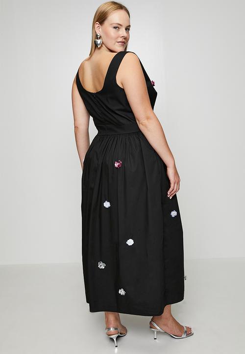 Me&B - Plus Embellished Flower Circular Wrap Dress - Black