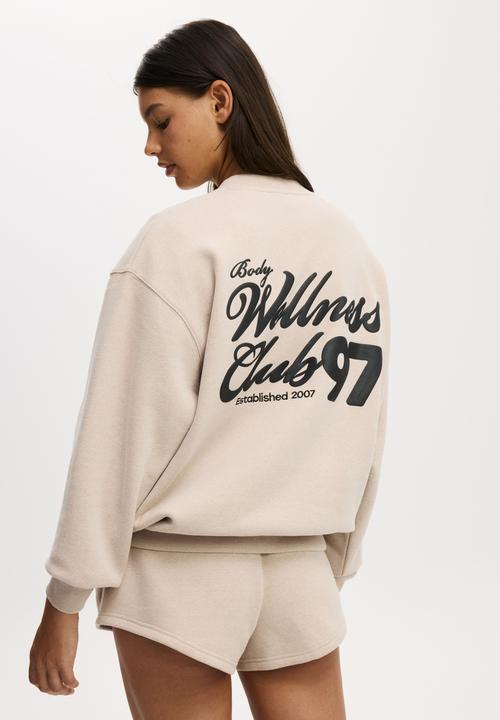 Cotton On - Plush Graphic Crew Sweatshirt - Sesame Marle/Bw Club
