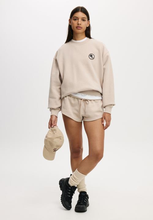 Cotton On - Plush Graphic Crew Sweatshirt - Sesame Marle/Bw Club