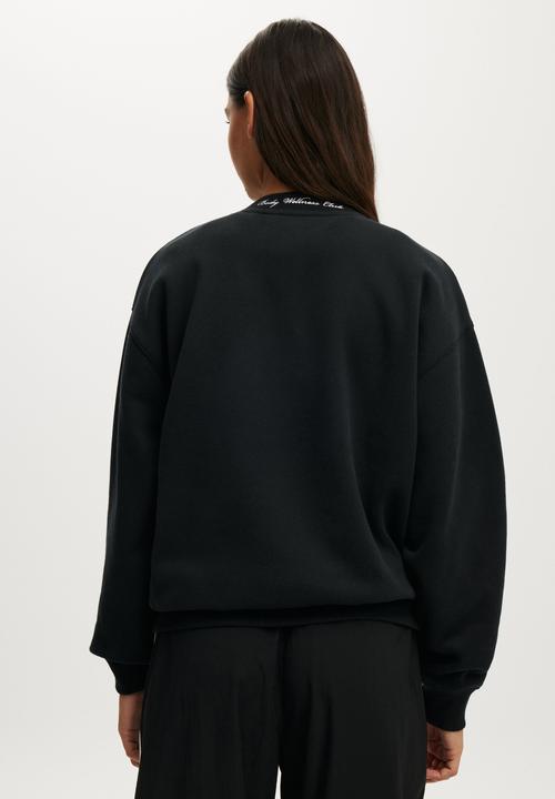 Cotton On - Plush Graphic Crew Sweatshirt - Black/Bw Club