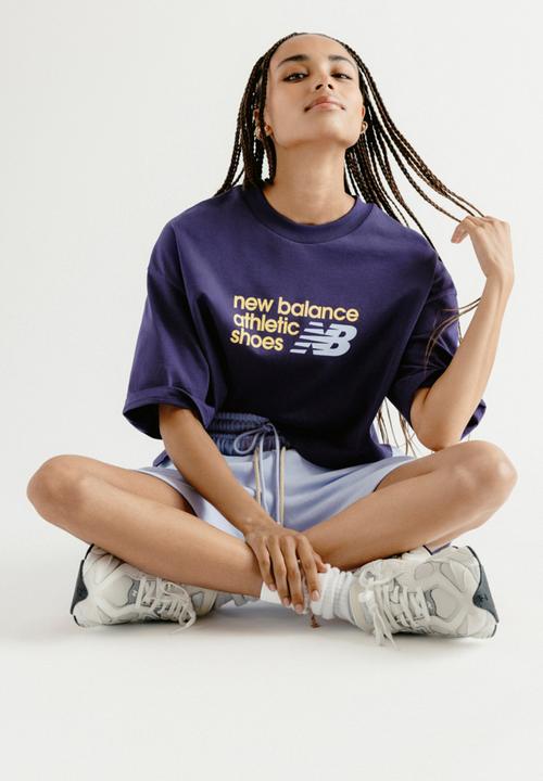 New Balance  - NB Athletics Premium Chest Logo Tee - Boysenberry