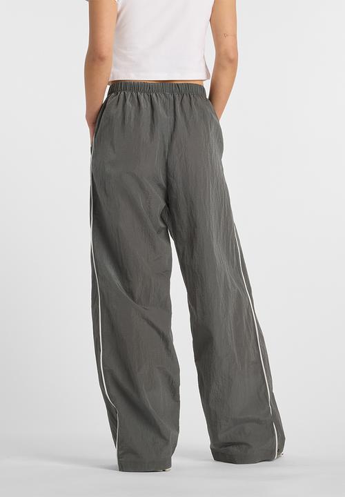 New Balance  - NB Athletics Sport Legacy Pant - Castlerock