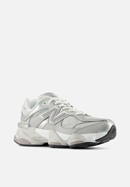 New Balance  - Kids grade school 9060 - light grey