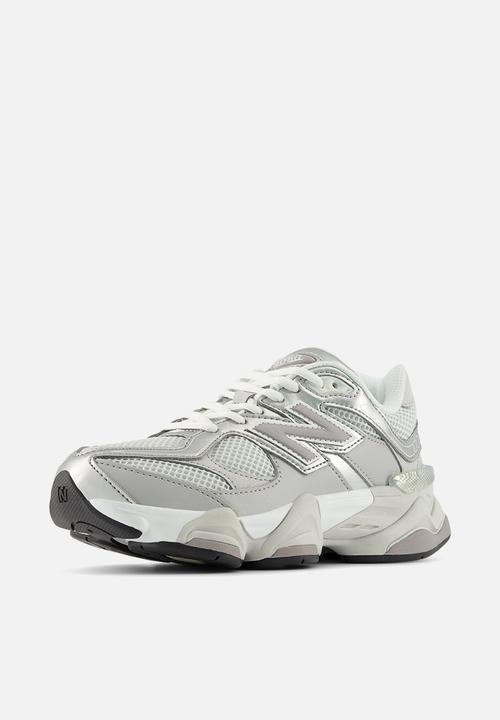 New Balance  - Kids grade school 9060 - light grey