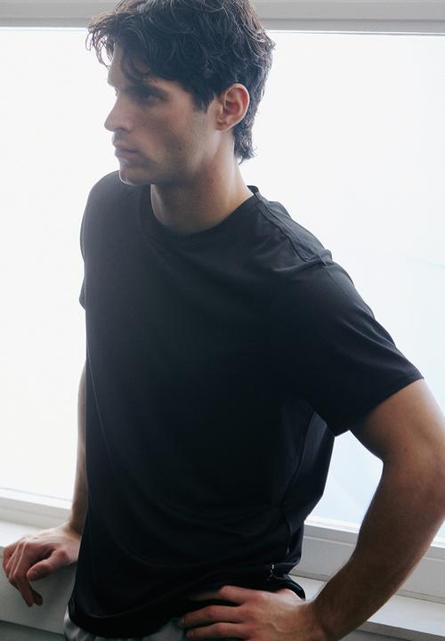 H&M - Mesh sports t-shirt with drymove™ - black