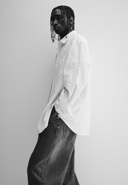 H&M - Relaxed fit shirt - white/pinstriped