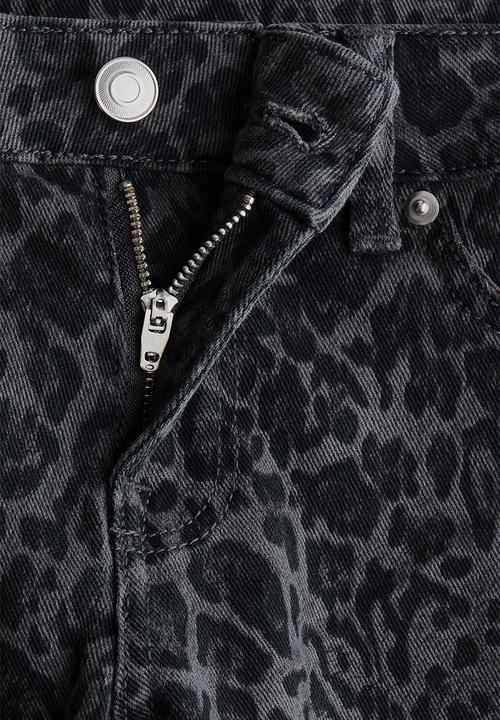 H&M - Flared low jeans - dark grey/leopard print