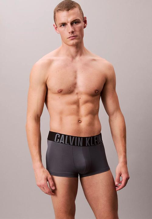 Calvin Klein - Low Rise Trunk 3Pk - Black, Royalty, Turbulence