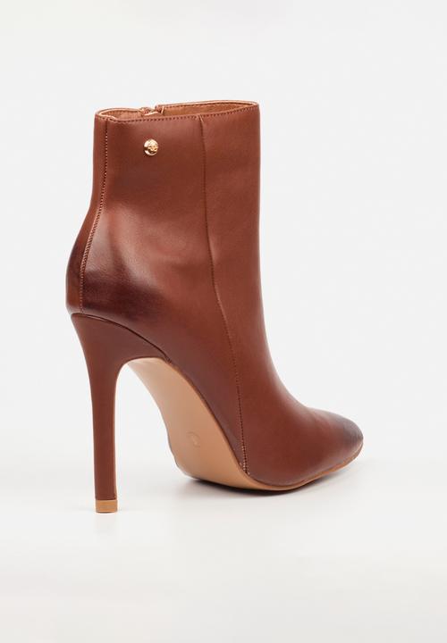 Miss Black - Boss 24 heel ankle boot - brown