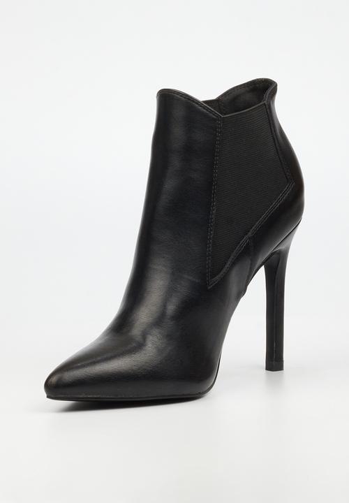 Miss Black - Boss 25 heel chelsea ankle boot - black