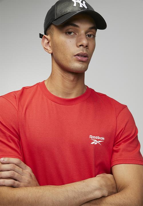 Reebok - CODY SMALL LOGO CREW NECK SS TEE - VECTOR RED