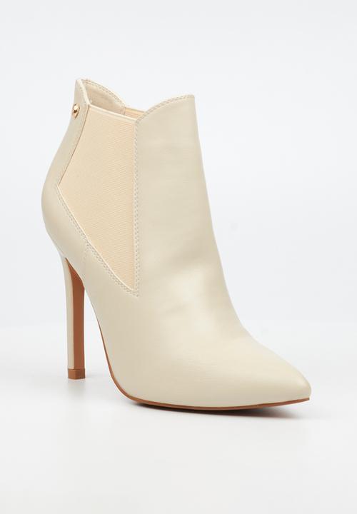 Miss Black - Boss 25 heel chelsea ankle boot - bone