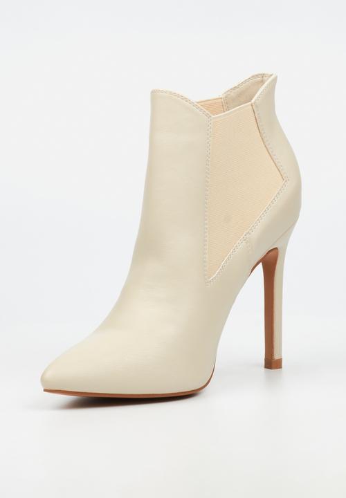 Miss Black - Boss 25 heel chelsea ankle boot - bone