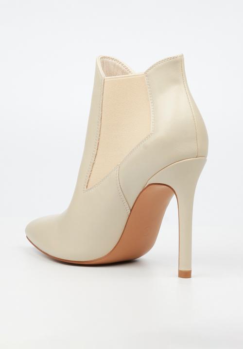 Miss Black - Boss 25 heel chelsea ankle boot - bone