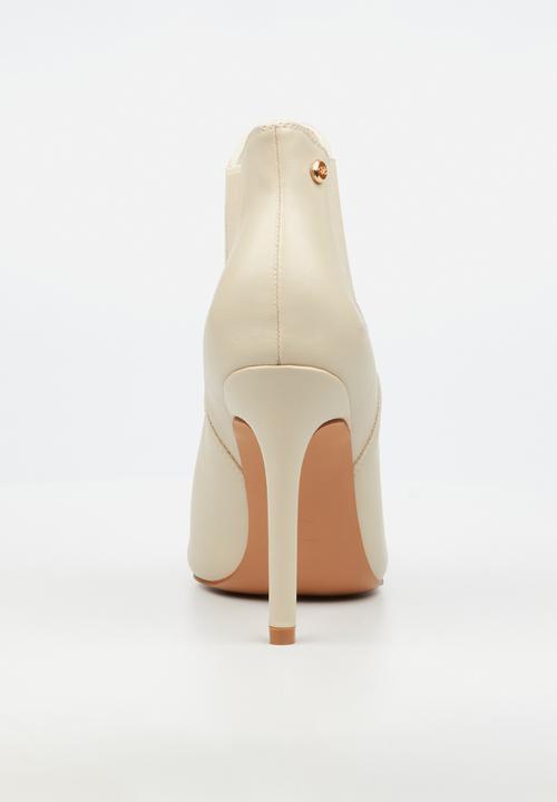 Miss Black - Boss 25 heel chelsea ankle boot - bone