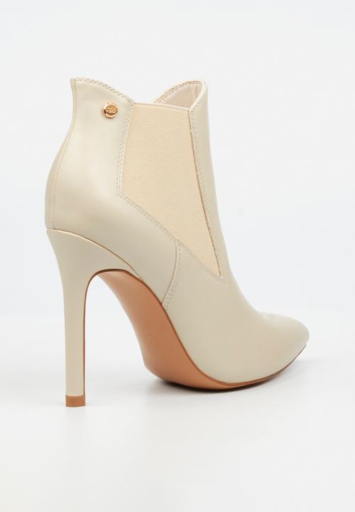 Miss Black - Boss 25 heel chelsea ankle boot - bone