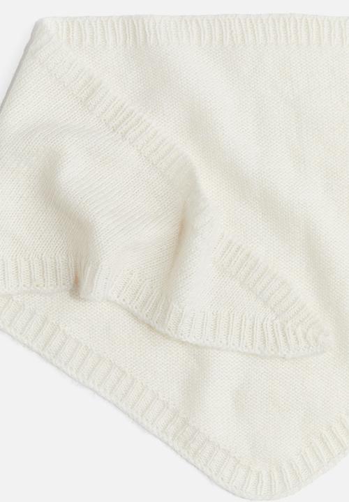 H&M - Knitted triangle scarf - cream