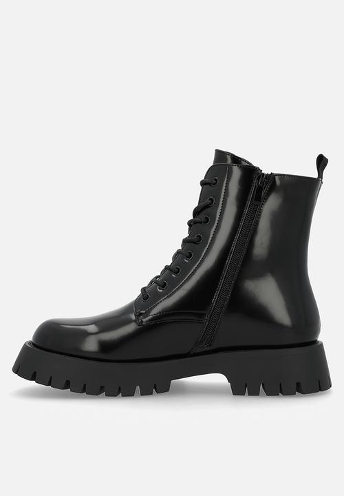 Madison® - Olwyn lace-up boot - black