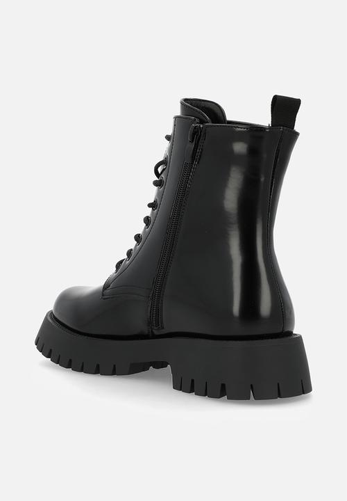 Madison® - Olwyn lace-up boot - black
