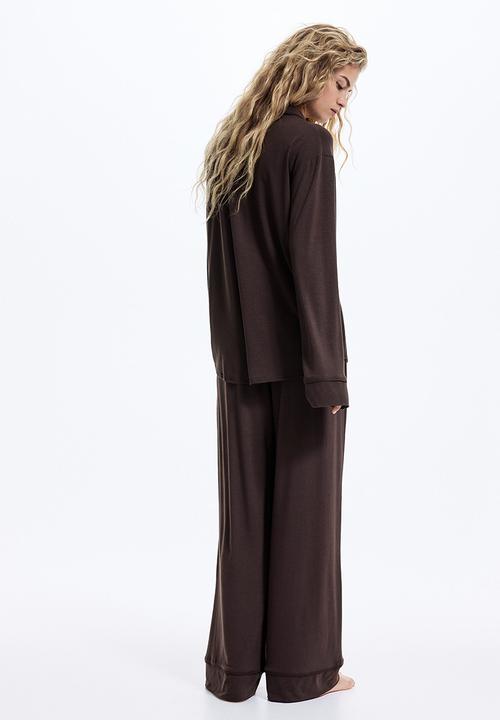H&M - Viscose-blend pyjamas - dark brown 