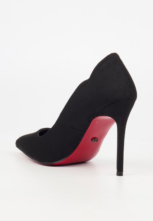 Miss Black - Lola 66 classic scallop heel - black