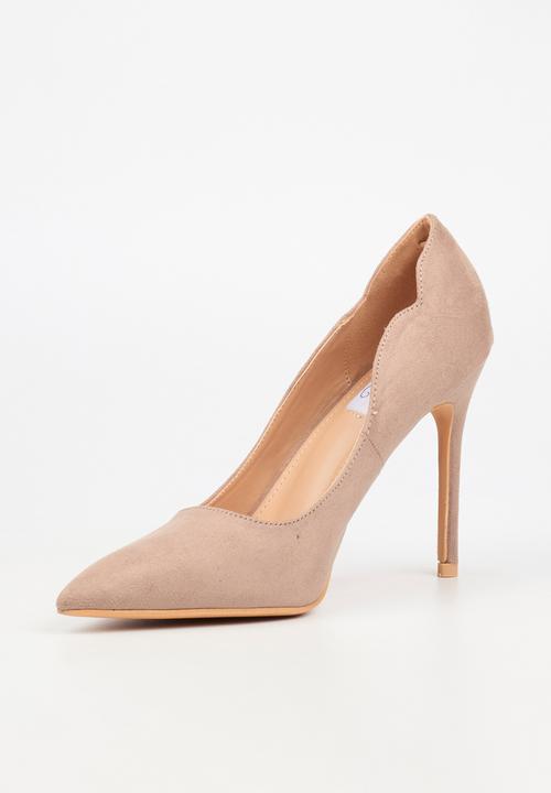Miss Black - Lola 66 classic scallop heel - neutral