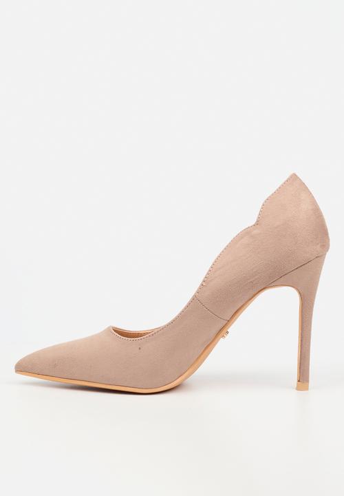 Miss Black - Lola 66 classic scallop heel - neutral
