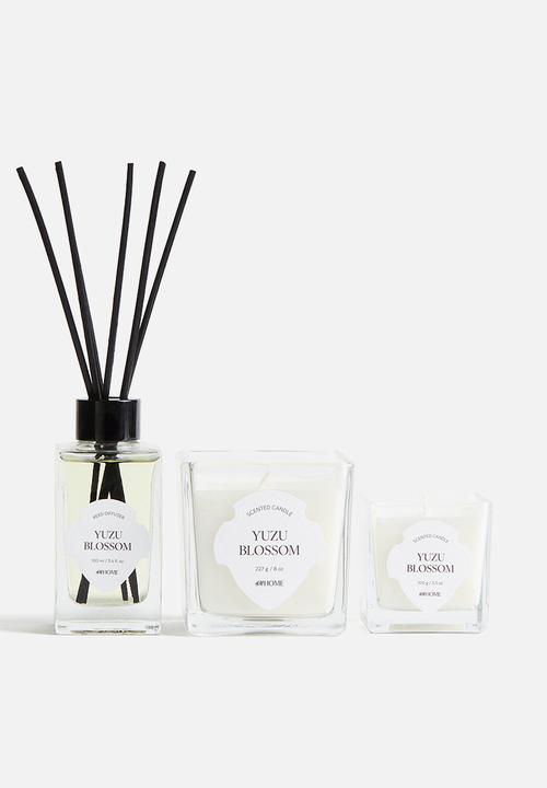 H&M - Small scented candle in glass holder - transparent