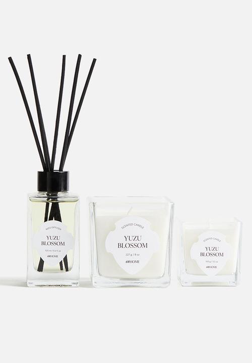 H&M - Scented candle in glass holder - yuzu blossom