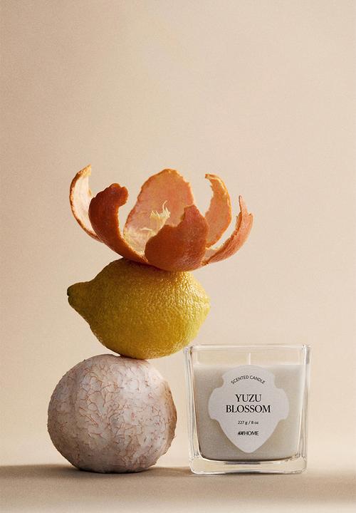 Scented candle in glass holder - yuzu blossom