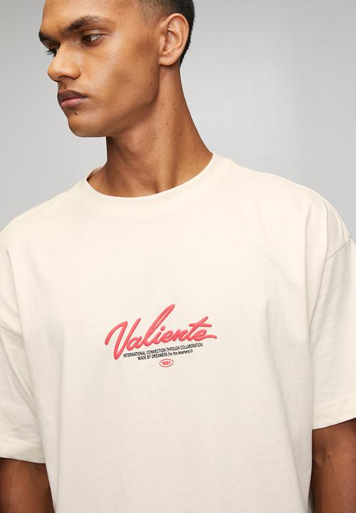Cotton On - Box Fit Text T-Shirt - Creampuff / Valiente Dreamer